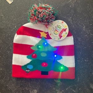 NWT Christmas tree knit beanie with flashing lights that turn on and off